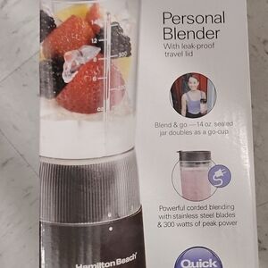 Hamilton Beach Black and Pink Blender with Travel Lid